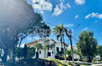 Casa de alto padrão para locação no condomínio alphaville campinas, com 5 dormitórios e 410 m2 construído.