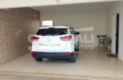 Casa com excelente localização, próximo supermercados e comércio.