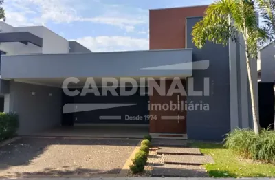 Casa com excelente localização, próximo a supermercados e comércio.