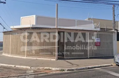 Salão comercial de esquina, com ótima localização em rua comercial de grande movimento.