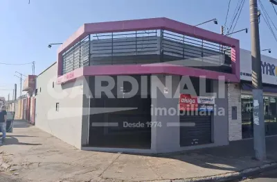 Salão comercial de esquina, com localização espetacular.