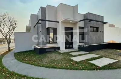 Casa com ótima localização, próximo a escolas e supermercados.