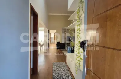 Casa um condomínio fechado com 155m² de área construída e lote com 308m² em são carlos - sp