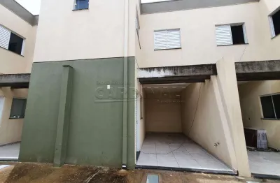 Casa sobrado de condomínio com 2 suítes em são carlos