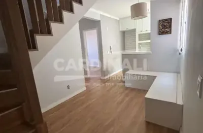 Apartamento dúplex, com lindo acabamento e ótima localização.