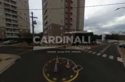 Apartamento com uma vista privilegiada de todo o condomínio e também da rodovia.
