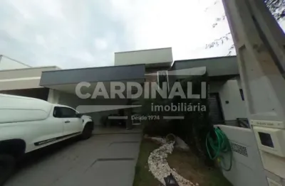 Linda casa em condomínio, com área de lazer completo e localização privilegiada.