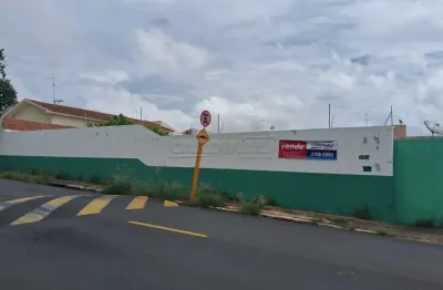 Terreno amplo em corredor comercial sendo um dos mais movimentados da cidade