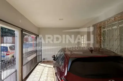 Casa com ótima localização, próximo a escolas e supermercados.