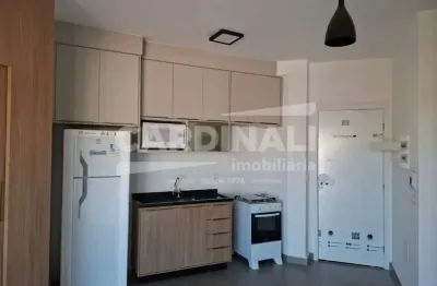Apartamento de dois dormitórios sendo um suíte com uma vaga de garagem coberta.