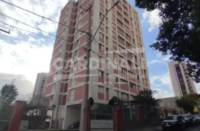 Apartamento bem localizado e seguro com portaria remota.