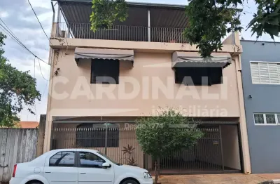 Casa com localização espetacular, ao lado do parque infantil.