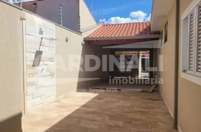 Casa com construção moderna e acabamento impecável!