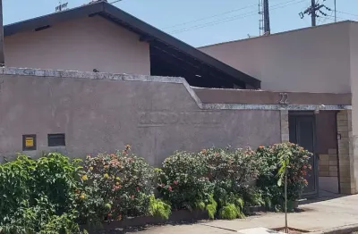 Casa com 4 quartos para alugar na Avenida José Santiago Torres, 22, Jardim Botânico, Araraquara