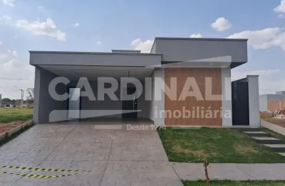 Casa nova com lindo acabamento e condomínio com área de lazer completo.