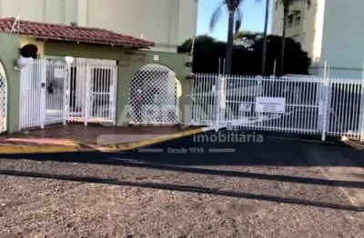Apartamento com ótima localização e condomínio com área de lazer completo.