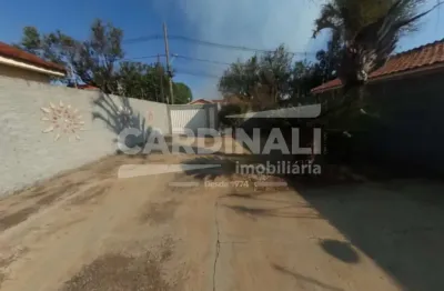 Casa com excelente localização, próximo a supermercados e bancos.