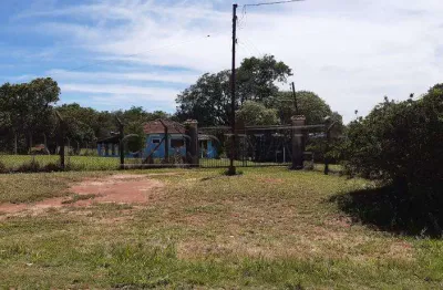 Chácara 5.000 m², casa com 2 dormitórios e varanda no varjão.