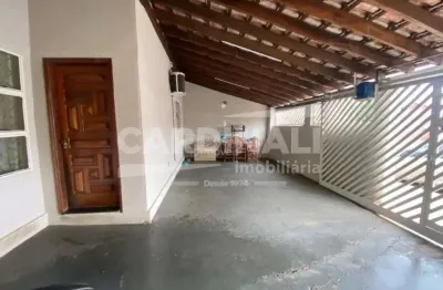 Casa com ótima localização, próximo a supermercados e comércio.