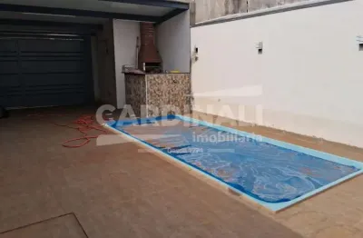 Casa com piscina, excelente localização, próximo do centro.