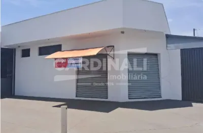 Salão de esquina com ótima localização, rua principal do bairro.