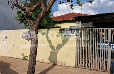 Casa no centro de américo brasiliense, com amplo terreno. ótima oportunidade de investimento!