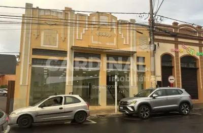 Imóvel comercial 260m² com banheiros acessíveis no centro.