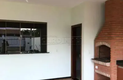 Casa com 3 quartos sendo 1 suite com garagem coberta próximo ao shopping iguatemi.