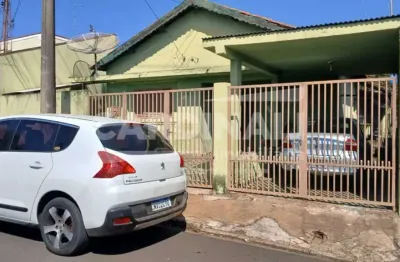 Casa térrea bem localizada bairro vila irene cidade de são carlos.