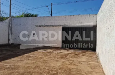 Casa com ótima localização, próximo a mercados, escolas e farmácias.