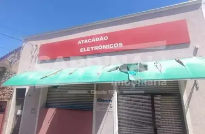 Salão comercial com Casa de 1 Dormitório no centro de São Carlos.