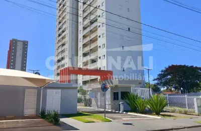 Apartamento com excelente localização, próximo a supermercados e comércio.