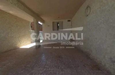 Casa 1 dormitório com quintal e garagem próximo a getúlio vargas.