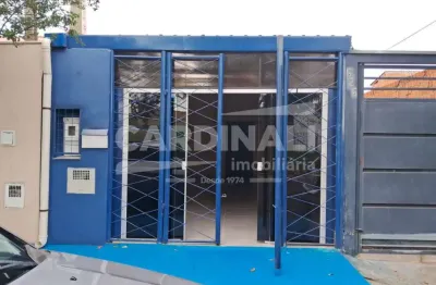 Salão comercial com ótima localização, próximo de serviços essenciais.