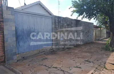 Casa com localização espetacular, com potencial para comércio local.