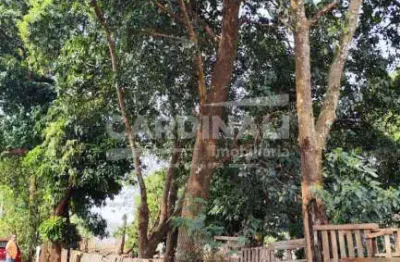 Terreno com ótima localização, pronto para construir, preço de ocasião.