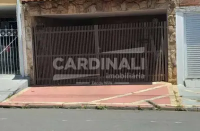 Casa de meio lote bem localizado bairro boa vista - são carlos.