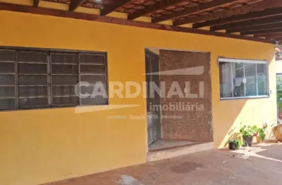 Sobrado com boa localização, próximo de mercados, escolas e demais serviços essenciais.