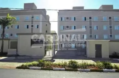 Apartamento com ótima localização, condomínio com piscina e portaria 24 horas.