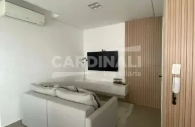 Apartamento com localização privilegiada, com sacada gourmet e repletos de armários.