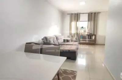 Casa com excelente localização, próximo a supermercados e comércios.