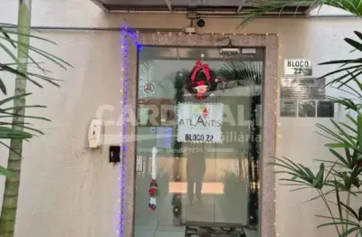 Apartamento com área de lazer completo, ótima localização.