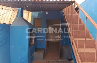 Casa com ótima localização, com 05 dormitórios e próximo a faculdades.