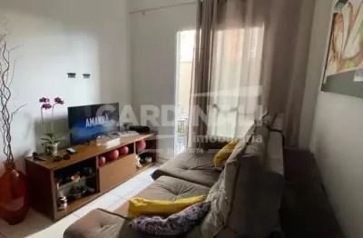 Apartamento com excelente localização, próximo a supermercados e comércios.