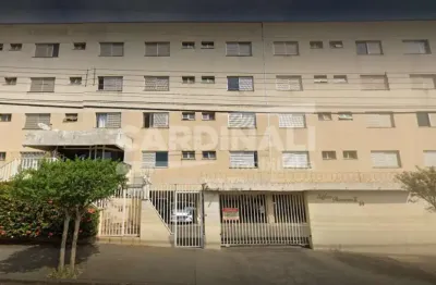 Apartamento com excelente localização, próximo a supermercados e comércios.