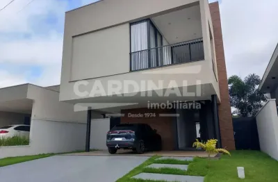 Casa em condomínio fechado, com excelente localização próximo a comércio.