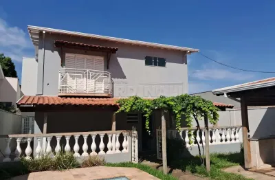 Sobrado com localização espetacular, residencial ou comercial, aceita adaptações