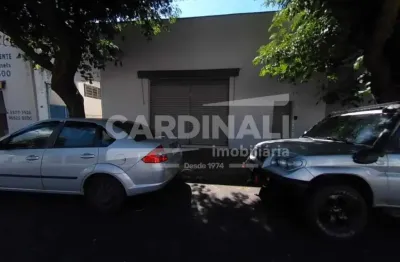 Salão Jardim Centenário em São Carlos. Possui 2 banheiros, 1 cozinha e um mezanino