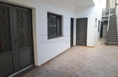 Casa com 2 dormitórios e 1 suíte no Jardim Medeiros próxima a Escola Carmine Botta em São Carlos