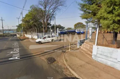 Área comercial em frente a rodovia wasghington luiz, com 100 metros de testeira e área total de 3.500 metros quadrados. área construída de aproximadamente 900 metros quadrados; área conta com